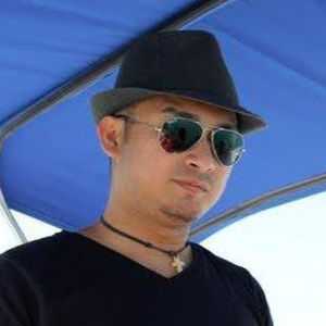 Meet your Posher, Adam and